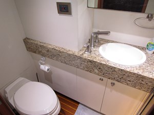 Starboard cabin head