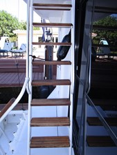 Steps to flybridge