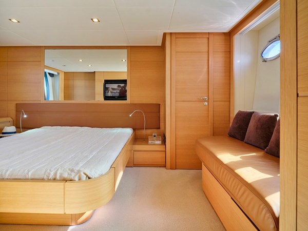 yachtImage_int_822_20492