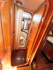 Fwd Head Shower Stall