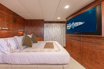 Guest double bed cabin