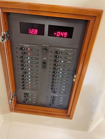 SOLEIL, Hinckley Picnic 36 EP, Electrical Panel