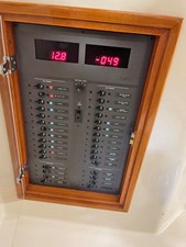 SOLEIL, Hinckley Picnic 36 EP, Electrical Panel