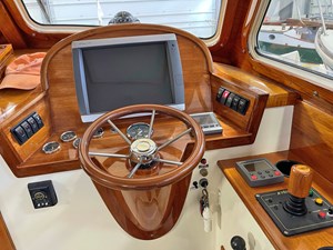 SOLEIL, Hinckley Picnic 36 EP, Helm and Dash