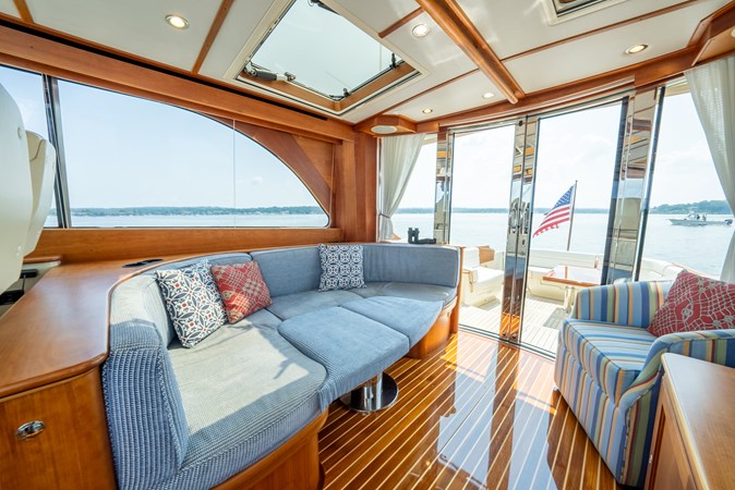 Salon Table-Berth Conversion