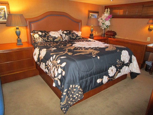 King size master berth