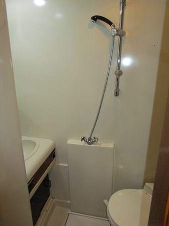Starboard cabin head