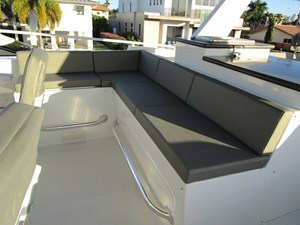 Flybridge forward seating