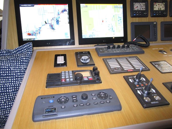 Lower helm detail port