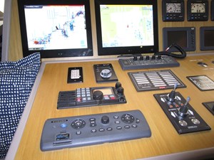 Lower helm detail port