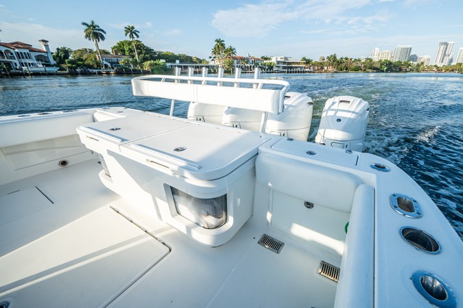 Cockpit/Livewell Transom Seating