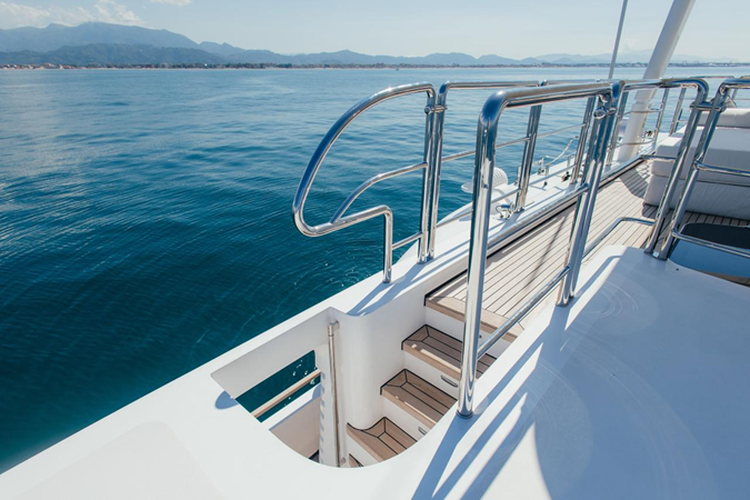 LADY IN BLUE.pdf-image-008