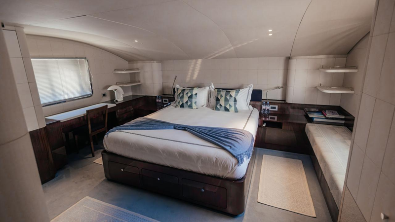 LADY IN BLUE.pdf-image-019