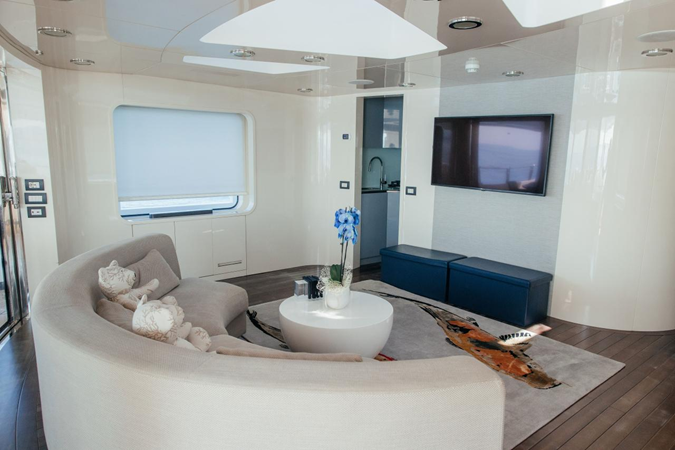 LADY IN BLUE.pdf-image-022