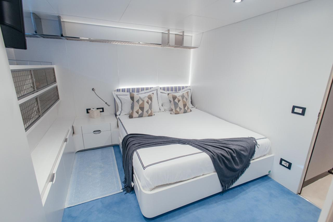 LADY IN BLUE.pdf-image-023