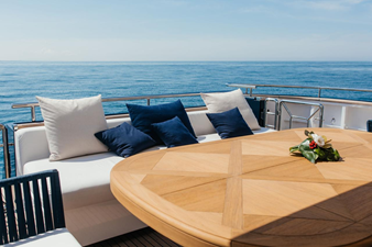 LADY IN BLUE.pdf-image-004