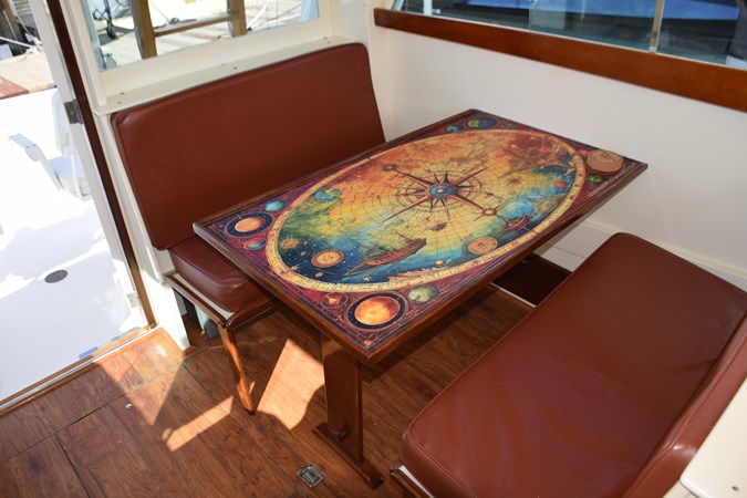 Dinette to portside salon