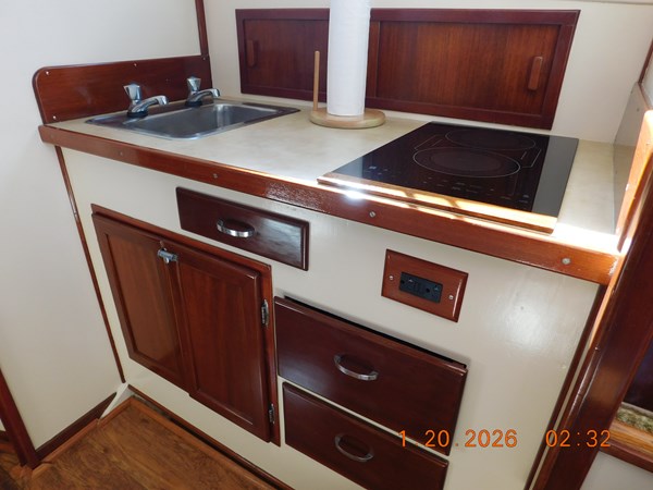 Galley console