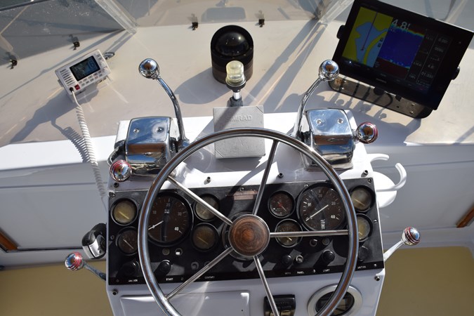 Helm with Garmin 7612 GPS-Chartplotter-depth