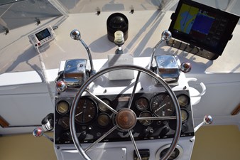 Helm with Garmin 7612 GPS-Chartplotter-depth