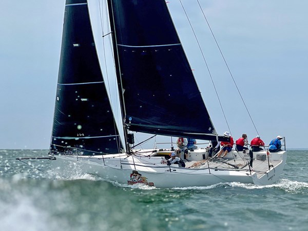HAMBURGLAR, Mills MAT 1180: Under Sail