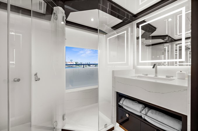 Master En-Suite Head