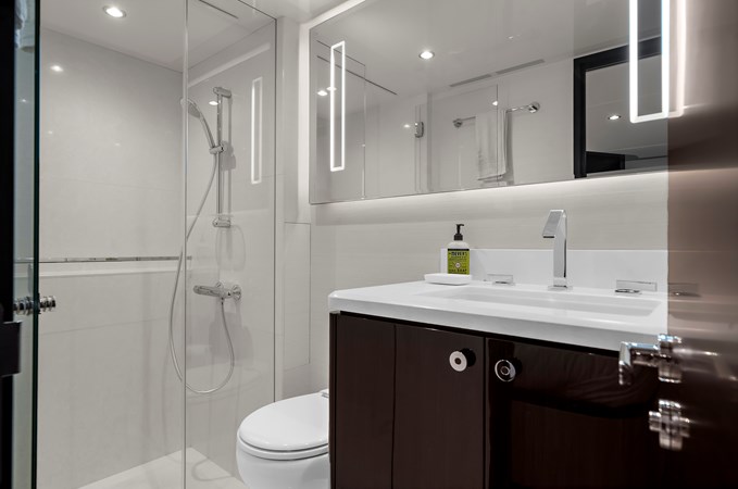 Starboard VIP En-Suite Head