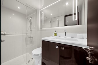 Port VIP En-Suite Head