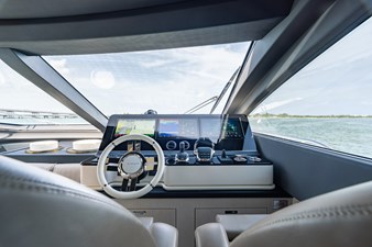 6 Euphoria Azimut 78 Helm (1)