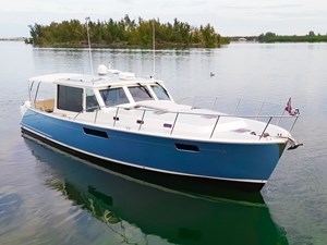 MJM 53z, Starboard Bow