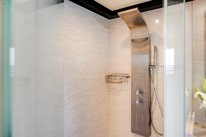 Master En-Suite Head