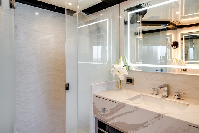 Master En-Suite Head