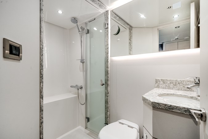 Captain's Private Head