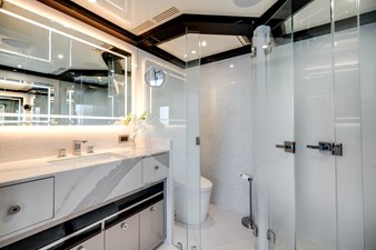 Master En-Suite Head