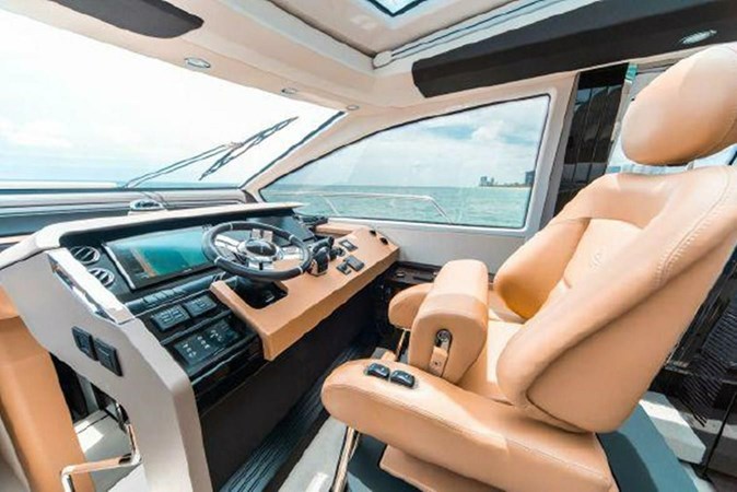 MAIN DECK HELM - FANTASTIC 77’ (23.47m) Azimut Motoryacht, 2019