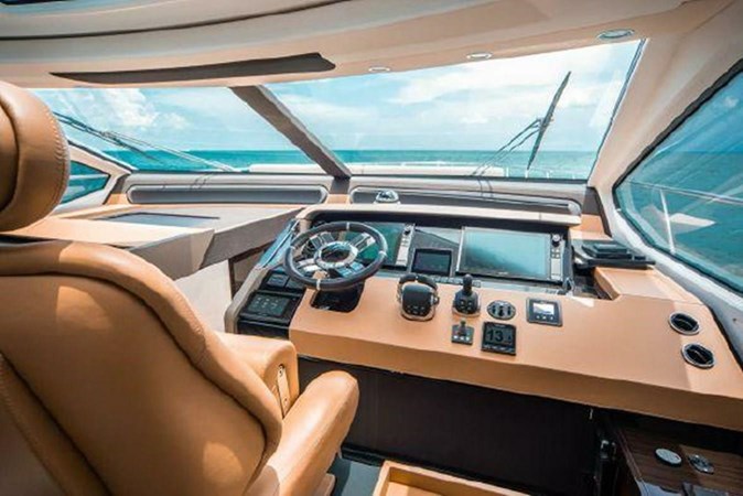 MAIN DECK HELM - FANTASTIC 77’ (23.47m) Azimut Motoryacht, 2019