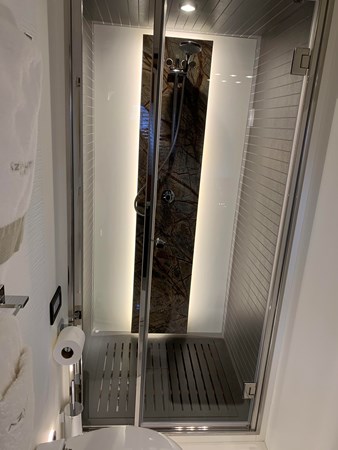 LOWER DEK MASTER ENSUITE - FANTASTIC 77’ (23.47m) Azimut Motoryacht, 2019