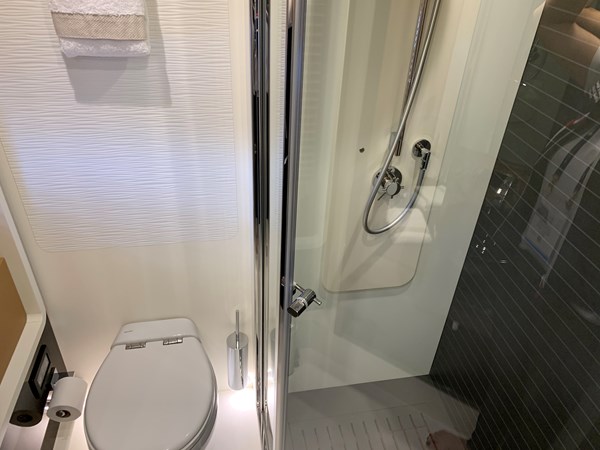 LOWER DECK STARBOARD GUEST ENSUITE - FANTASTIC 77’ (23.47m) Azimut Motoryacht, 2019