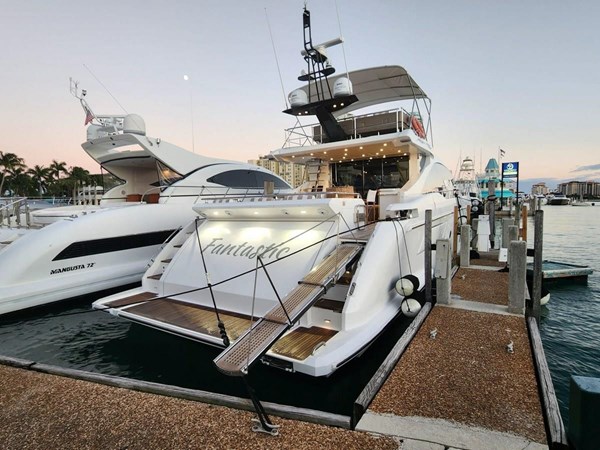 STERN - FANTASTIC 77’ (23.47m) Azimut Motoryacht, 2019