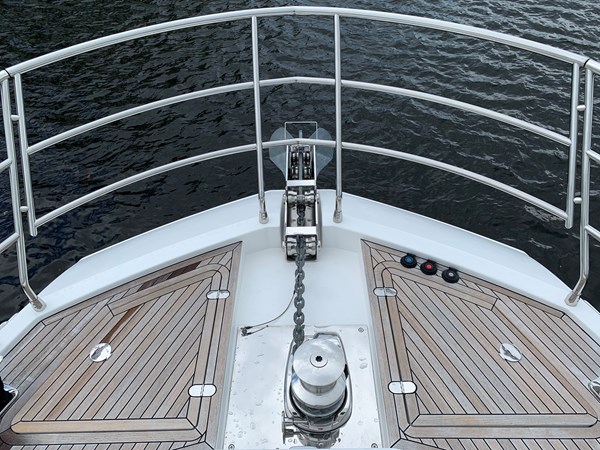 MAIN DECK BOW - FANTASTIC 77’ (23.47m) Azimut Motoryacht, 2019
