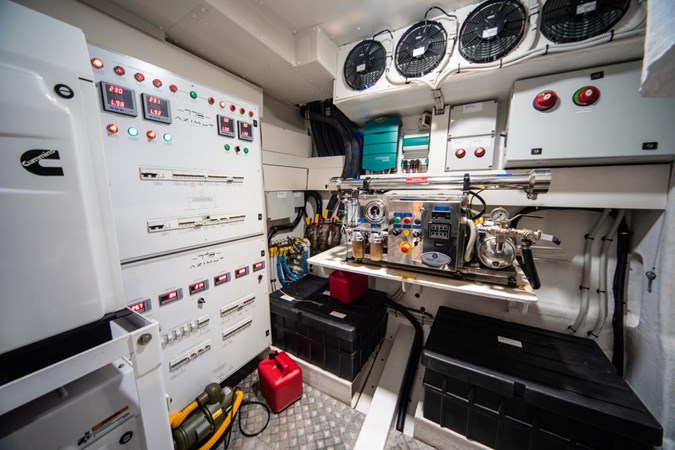 ENGINE ROOM - FANTASTIC 77' (23.47m) Azimut Motoryacht, 2019