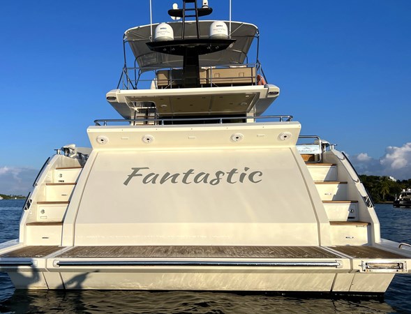 STERN - FANTASTIC 77’ (23.47m) Azimut Motoryacht, 2019