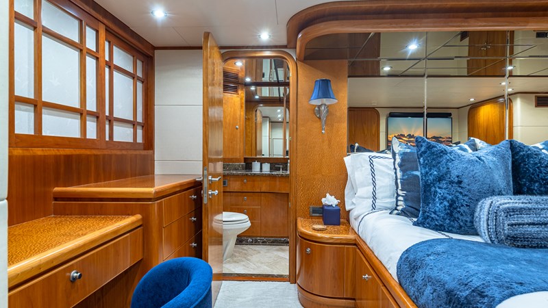 Master starboard head entrance