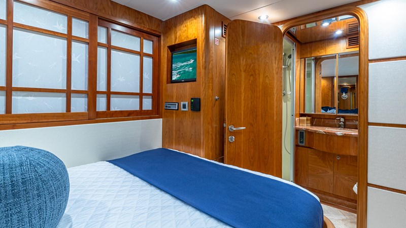 Port guest looking fwd