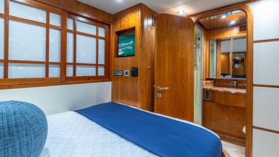 Port guest looking fwd