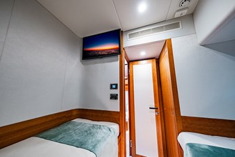 Port Guest Cabin Looking Aft