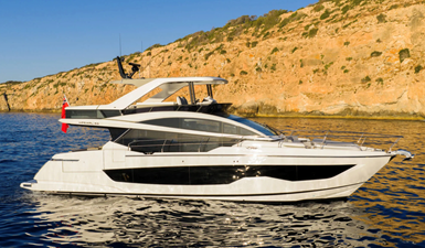 • Spacious flybridge with lounge and dining areas
