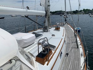 Little Harbor 44, Mid Deck