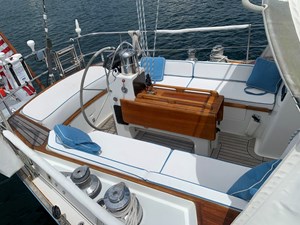 Little Harbor 44, Cockpit Side