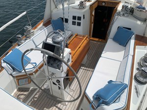 Little Harbor 44, Cockpit
